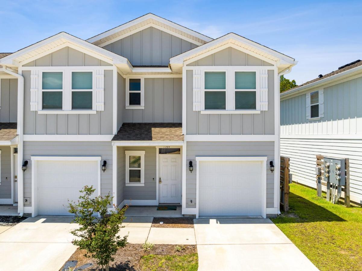 7584 Shadow At Hathaway Townhomes By Nautical Holiday home